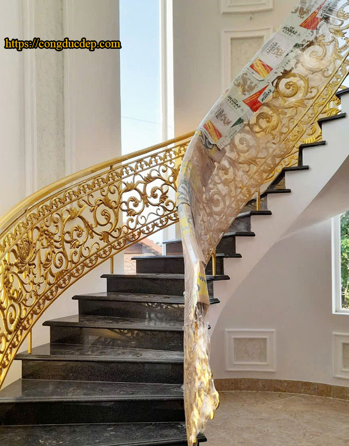 Mẫu lan can cầu thang nhôm đúc lượn